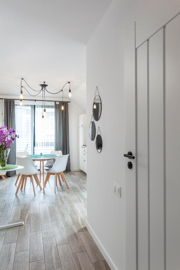 Apartament Hazelnut Apartment กดิเนีย ภายนอก รูปภาพ