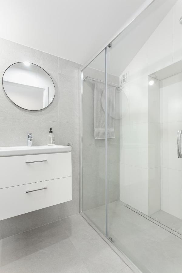 Apartament Hazelnut Apartment กดิเนีย ภายนอก รูปภาพ