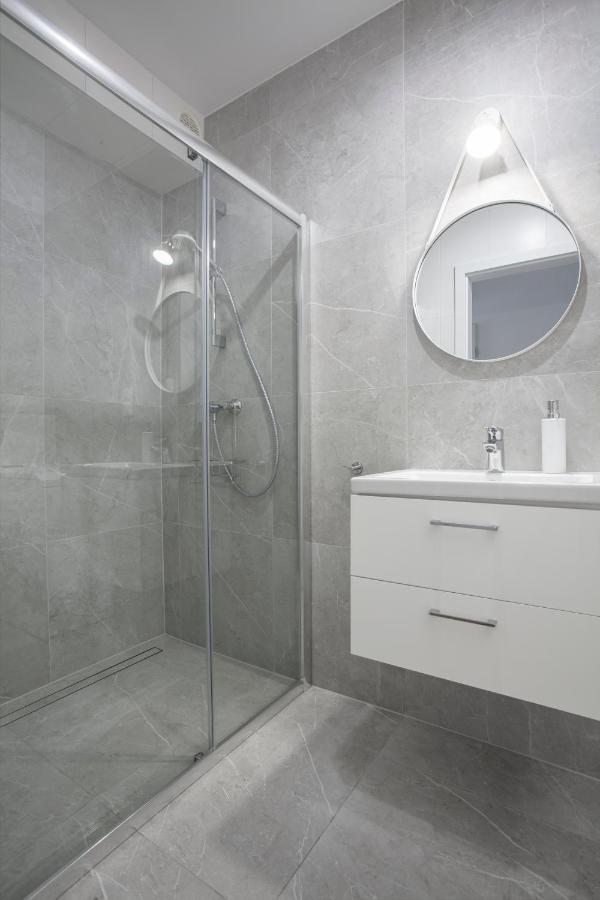 Apartament Hazelnut Apartment กดิเนีย ภายนอก รูปภาพ