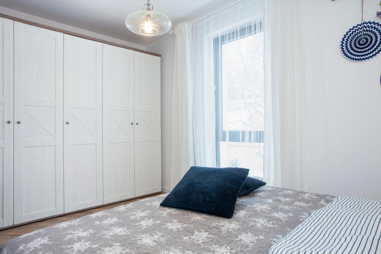 Apartament Hazelnut Apartment กดิเนีย ภายนอก รูปภาพ