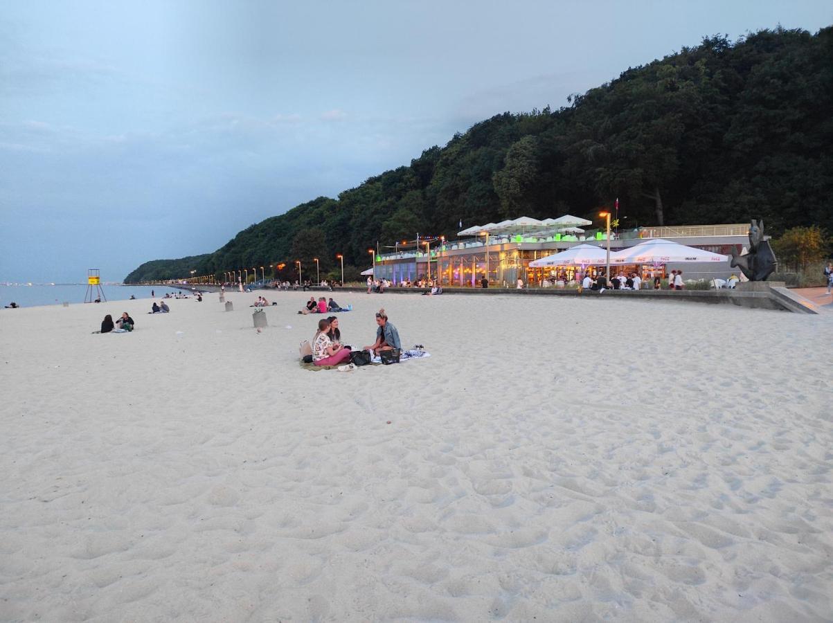 Apartament Hazelnut Apartment กดิเนีย ภายนอก รูปภาพ
