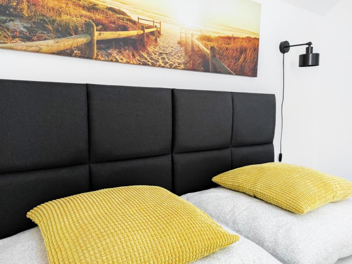 Apartament Hazelnut Apartment กดิเนีย ภายนอก รูปภาพ