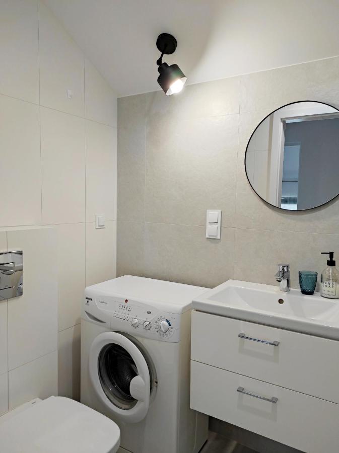 Apartament Hazelnut Apartment กดิเนีย ภายนอก รูปภาพ