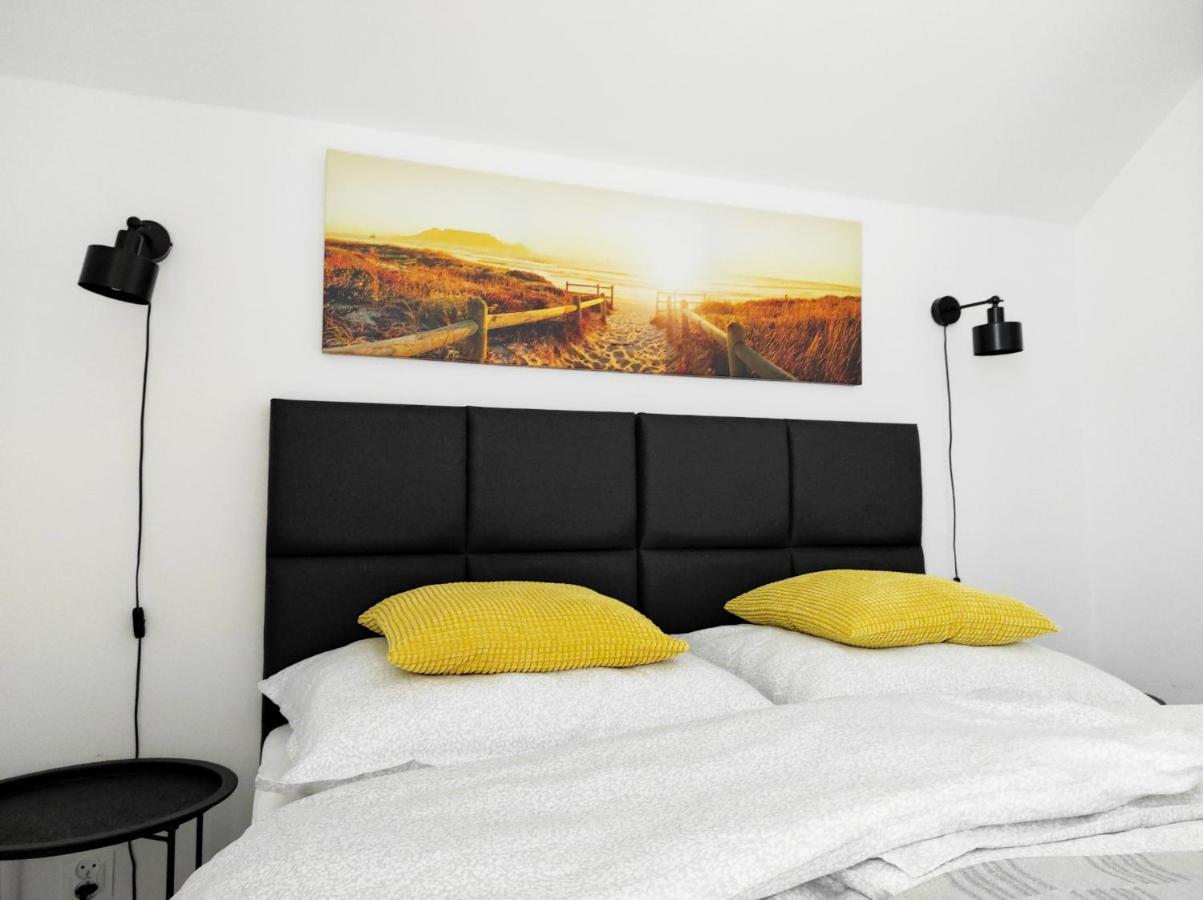 Apartament Hazelnut Apartment กดิเนีย ภายนอก รูปภาพ